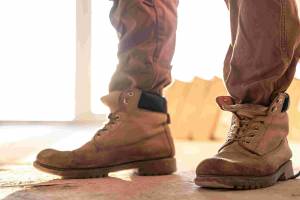Tips Memilih Sepatu Safety untuk Surveyor