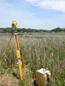 Pemetaan Topografi pada Lahan Petani - Fungsi Penting Alat Survey Total Station di bidang Pertanian Modern - Artikel Geodesi Indosurta Group