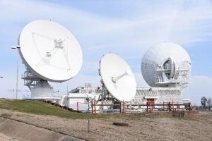 Contoh Penerima Sinyal Satelit Induk Parabola Besar - Seberapa Penting Sih Peran Satelit GPS Dalam Dunia Militer - Artikel Surveyor Pemetaan Indosurta Group