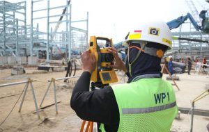 Ilustrasi Pengukuran menggunakan Total Station Hi-Target - Apa itu Fitur Reflectorless pada Alat Survei Total Station - Artikel Blog Alat Survey Pemetaan Geodesi Geomatika Indosurta Group.