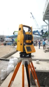 Solusi Terpadu di Medan Sulit dengan Total Stasion